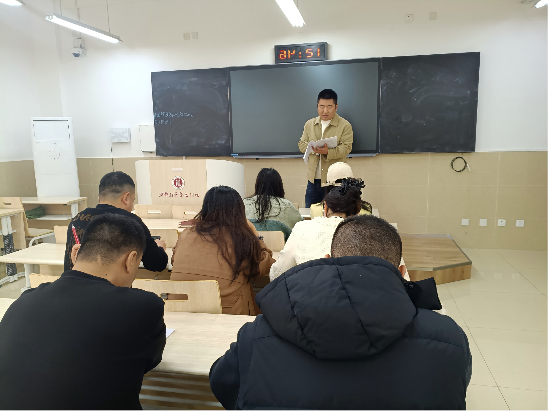 大数据管理与应用教研室召开师德师风专题学习会议